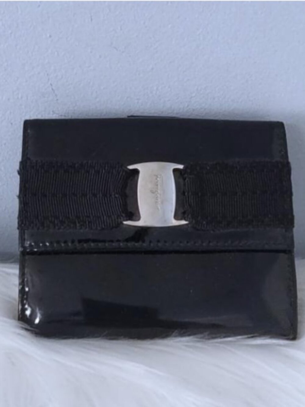 Salvatore Ferragamo patent leather Vara bow small wallet EUC - Picture 6 of 7